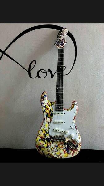 chitarra customizzata stratocaster liuteria nuova