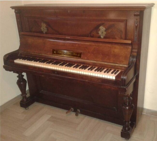 vendo pianoforte verticale d'antiquariato