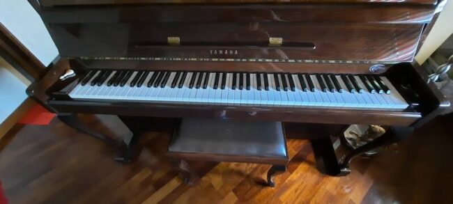 pianoforte usato ottime condizioni con sgabello professionale