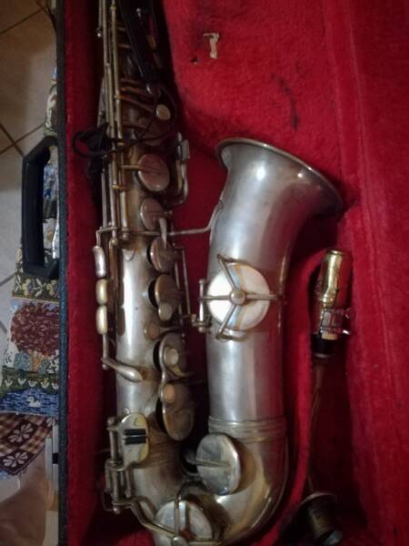 vendo sax solista da sistemare