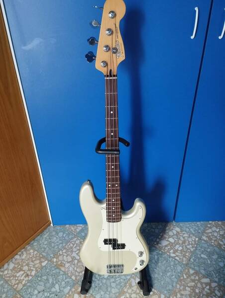 basso fender precision