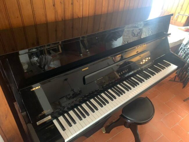 pianoforte verticale kawai ce-8