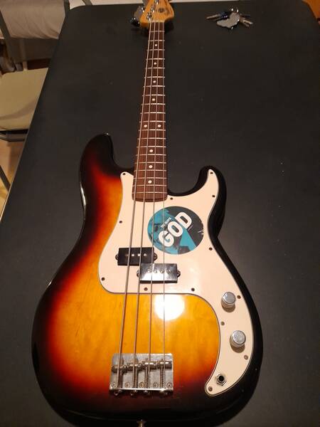 vendo basso fender precision mexico sunburst anno 2006 in perfette con