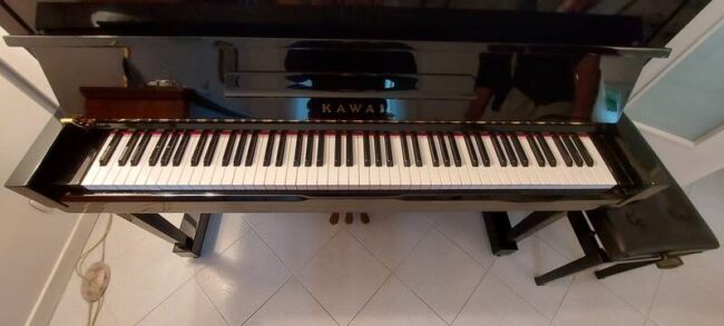 pianoforte verticale kawai modello nok8