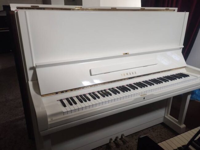 pianoforte yamaha u3 h bianco con trasporto e panca inclusi