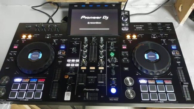 noleggio console pioneer rx3 - perfetta per dj professionisti e amator