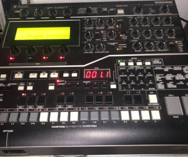 yamaha rs 7000 - groove box drum machine