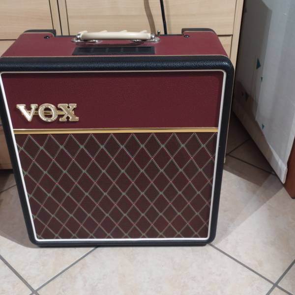 vox ac4 c1 12 two tone black maroon