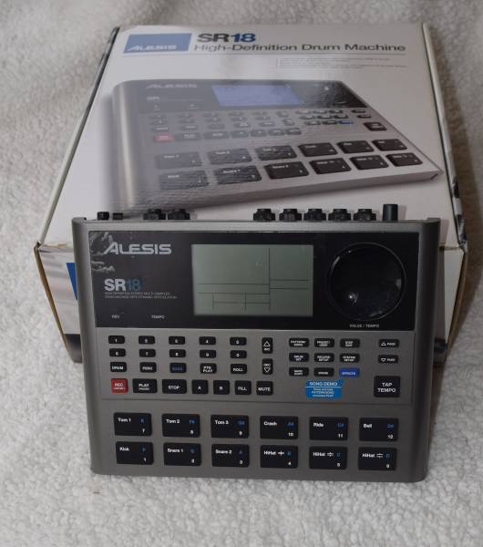 vendo batteria elettronica alesis