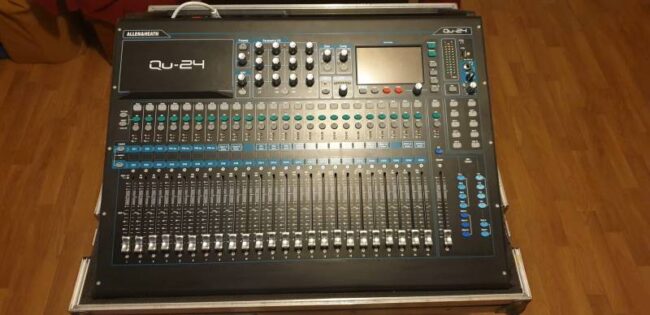 mixer digitale allen & heath qu-24 chrome