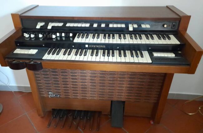 organo hammond t-222