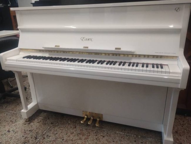 pianoforte essex 116 gruppo steinway bianco pari nuovo con trasporto