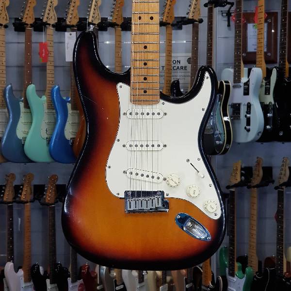 fender - american standard stratocaster mn sunburst + lindy fralin pickups - spedizione gratis