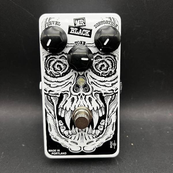 mr black pedals - white widow distortion