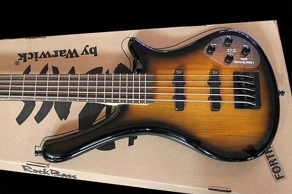 rockbass by warwick fortress 5 almond sunburst