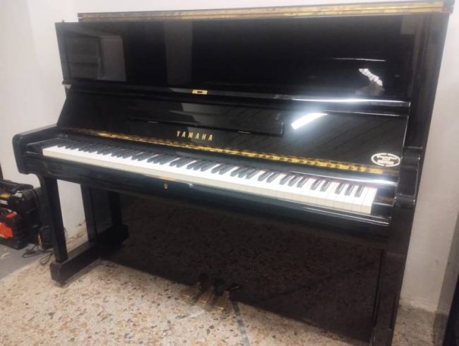 pianoforte yamaha 116 seminuovo con trasporto e panca inclusi