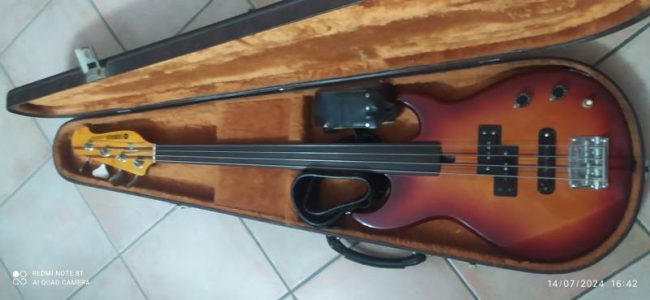 basso elettrico fretlees yamaha bb 2000