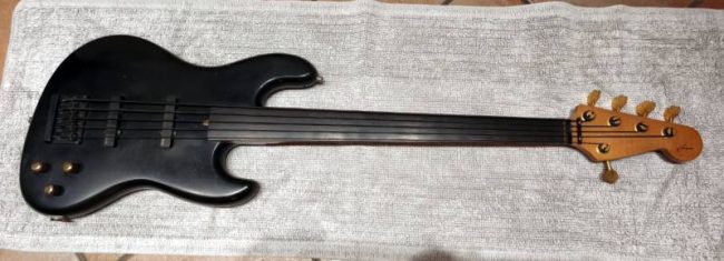 basso fretless 5 corde semiartigianale