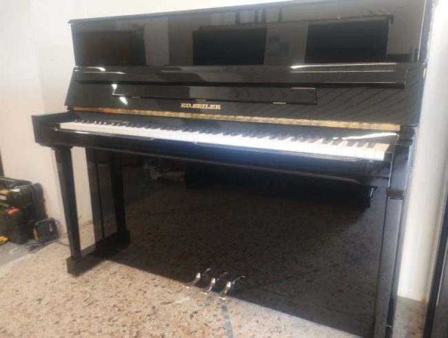 pianoforte seiler 119 tedesco seminuovo con trasporto e panca inclusi