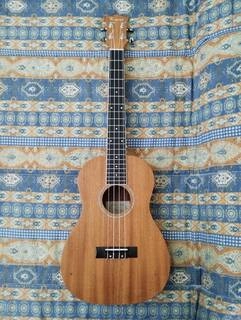 ukulele baritono