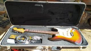 vendo fender stratocaster del 1989 con custodia rigida