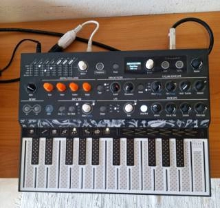 vendo microfreak synthesizer arturia come nuovo