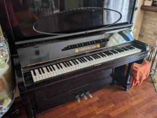 vendesi per inutilizzo un antico pianoforte schneider & sohn del 1917