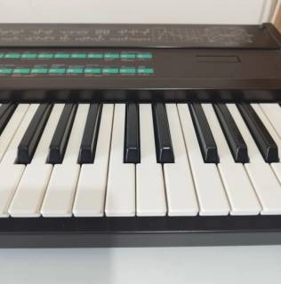 yamaha dx7 - prima serie - synth digitale vintage - zona rieti e roma