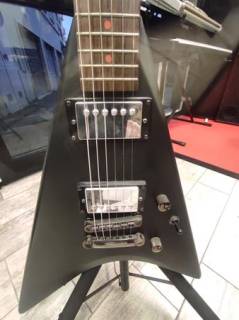 chitarra dimavery flying v nera opaca